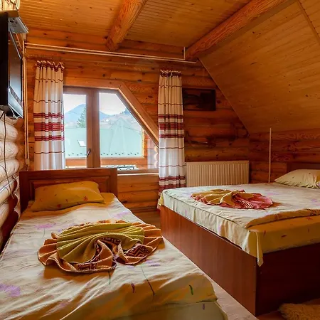 Gostynnyi Dvir Burkut Guest house Verkhovyna