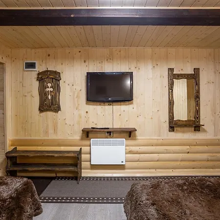 Guest house Gostynnyi Dvir Burkut Verkhovyna
